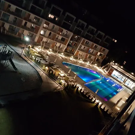 Z Widokiem, Osiedle Feniks Daire